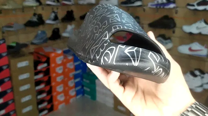 Тапочки Adidas Yeezy Slide